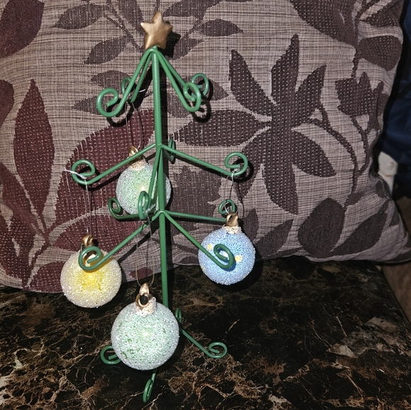 Metal spiral mini ornament tree - Picture 4 of 4